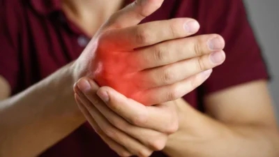 A man seeks treatment for pain in his hand and considers surgery or physical therapy based on A Guide to Arthritis Treatment: Medications.