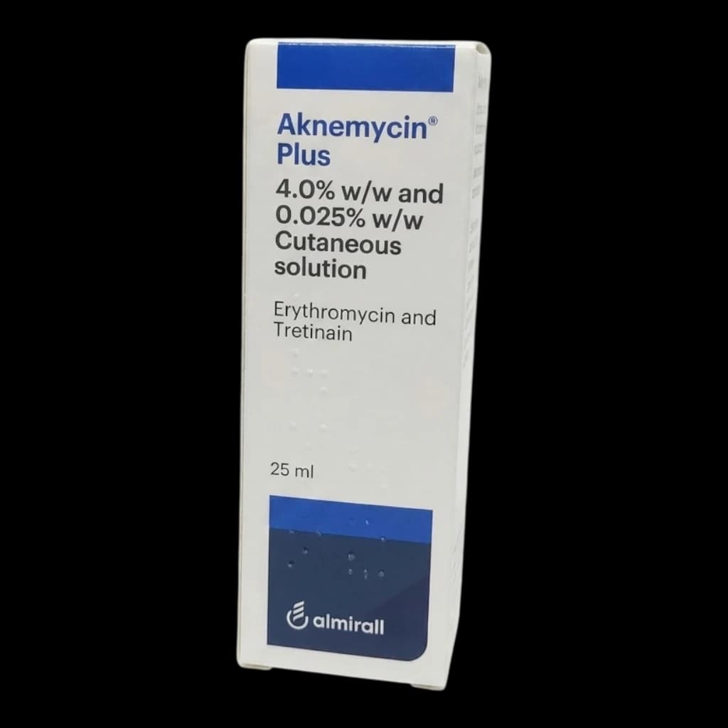 A box of "Aknemycin Plus," a renowned acne treatment, contains 25ml of a 4% erythromycin and 0.025% tretinoin cutaneous solution, manufactured by Almirall. Perfect for holistic skin care.