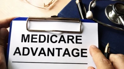 A person holding a clipboard comparing Medicare Advantage plans.
