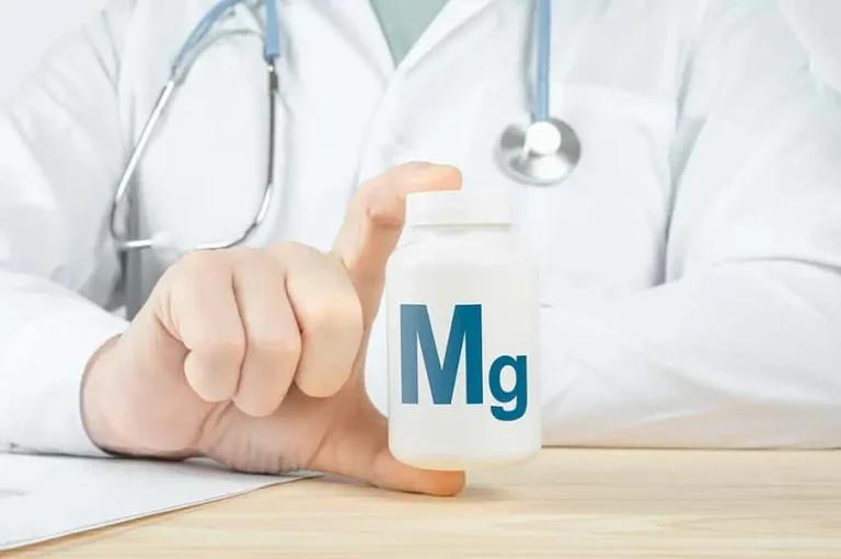 Doctor holding a magnesium bottle explain how much to have per day